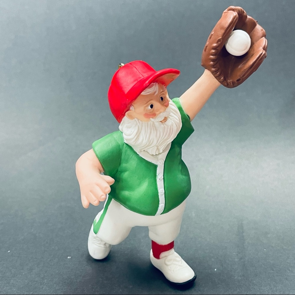 Hallmark Keepsake Vintage Perfect Catch Santa Baseball Christmas Ornament 1990